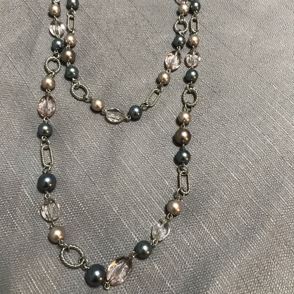 Pearl and glass beading necklace